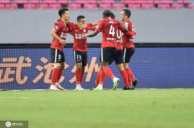 战报07:10美联 辛辛那提FC2-2（120分钟2-3）哥伦布机员07:30智利甲伊瓦顿0-2奥希金斯08:00巴甲 米涅罗竞技2-1圣保罗09:00墨联 墨西哥美洲队2-0利昂05:00NBA 快船113-112勇士06:00NBA 黄蜂117-123森林狼08:00NBA 活塞101-110骑士09:00NBA 雄鹿132-121老鹰09:00NBA 公牛124-118鹈鹕09:00NBA 热火129-144步行者今日焦点战预告14:00澳超 纽卡斯尔喷气机 VS 墨尔本城 亚冠错失三分，墨尔本城做客赢球结束连续不胜颓势？！